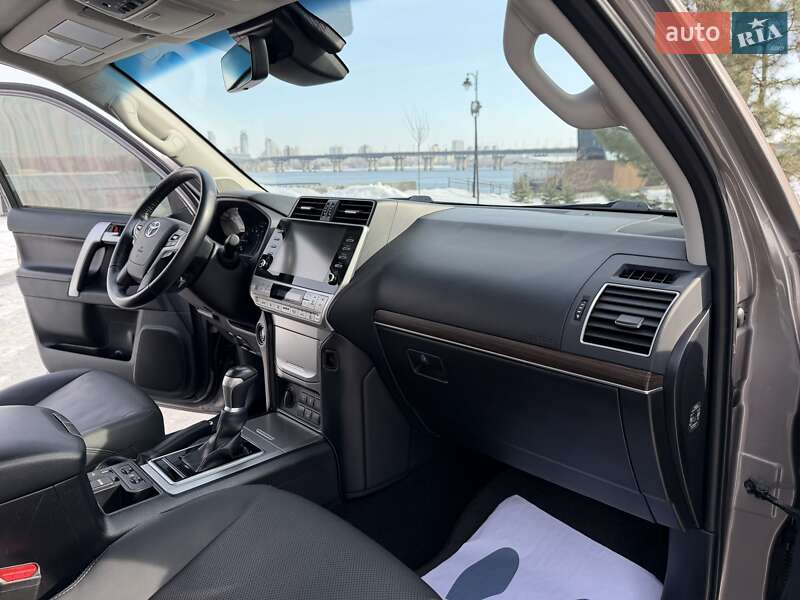 Toyota Land Cruiser Prado 2021