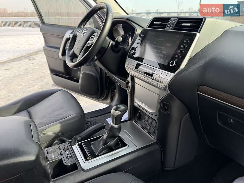 Toyota Land Cruiser Prado 2021