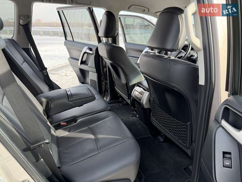 Toyota Land Cruiser Prado 2021