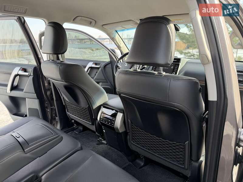 Toyota Land Cruiser Prado 2021