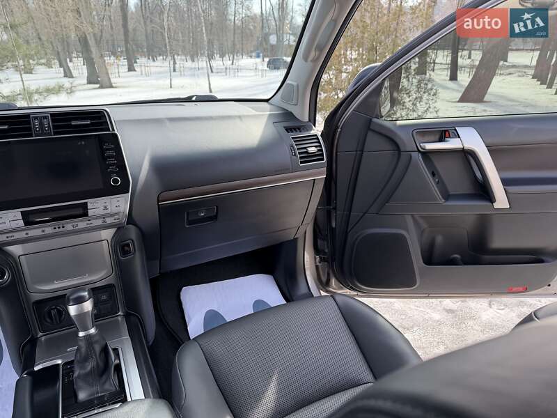 Toyota Land Cruiser Prado 2021