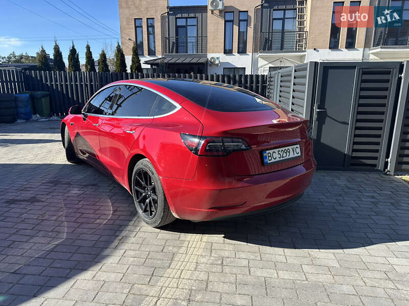 Tesla Model 3 2020