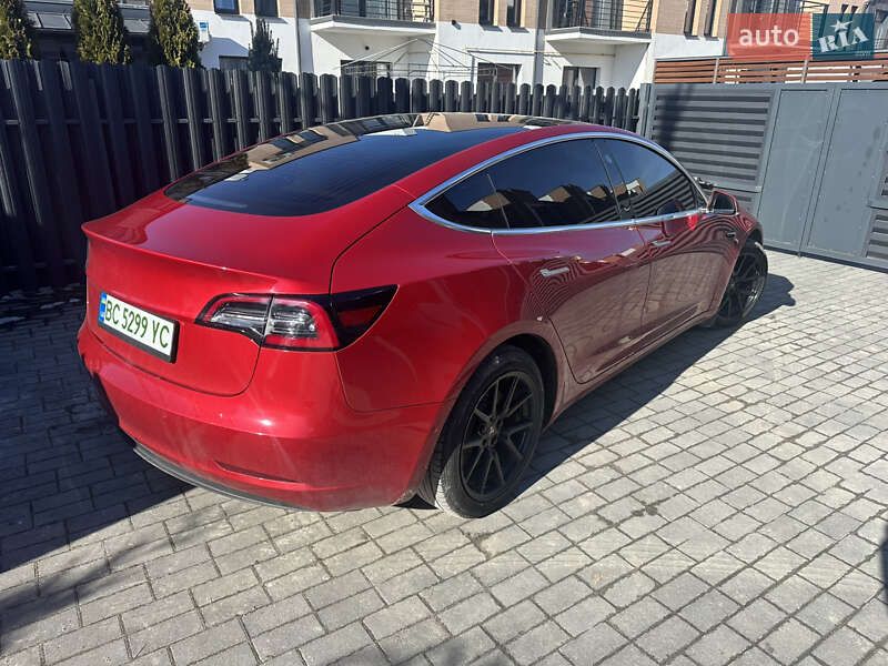 Tesla Model 3 2020