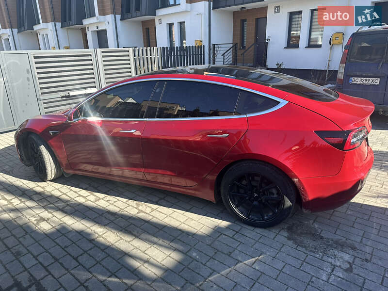 Tesla Model 3 2020