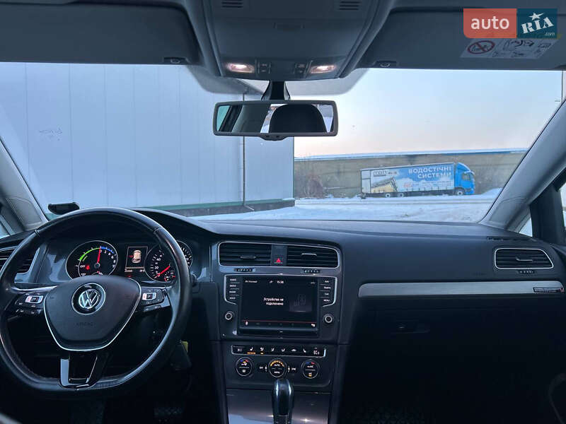 Volkswagen e-Golf 2016