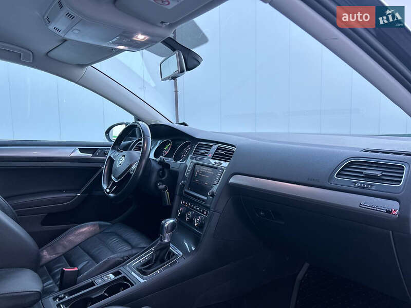 Volkswagen e-Golf 2016