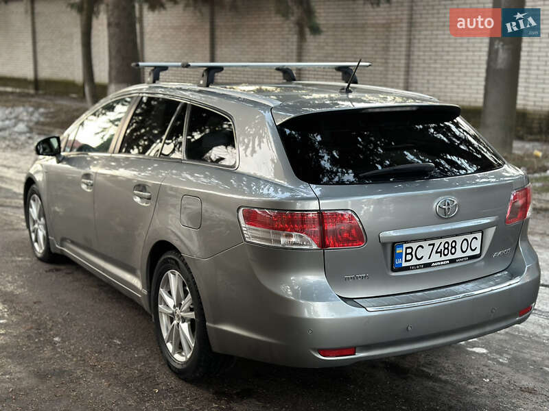 Toyota Avensis 2011