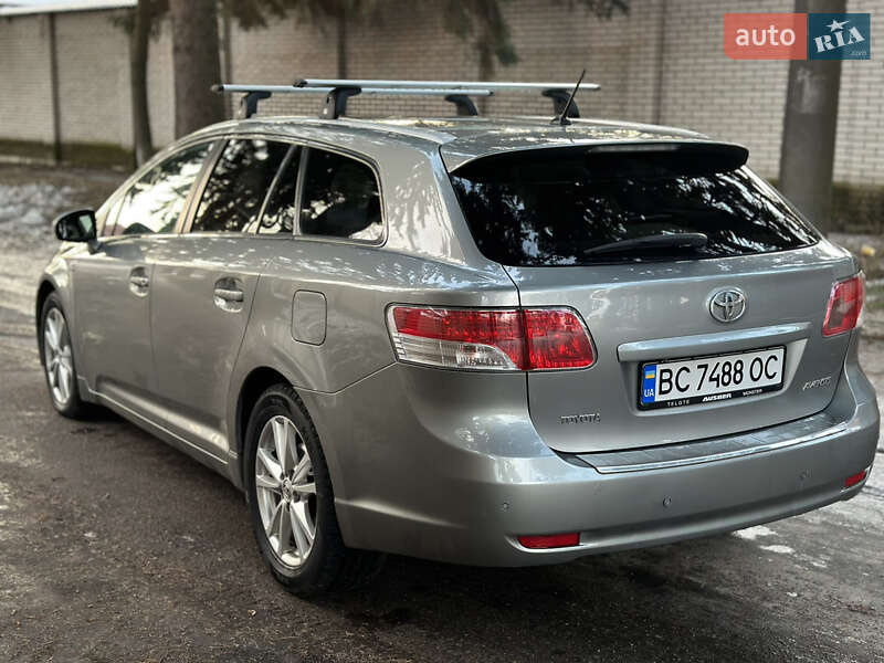 Toyota Avensis 2011