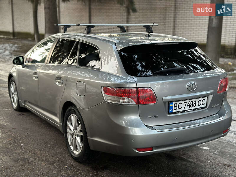 Toyota Avensis 2011