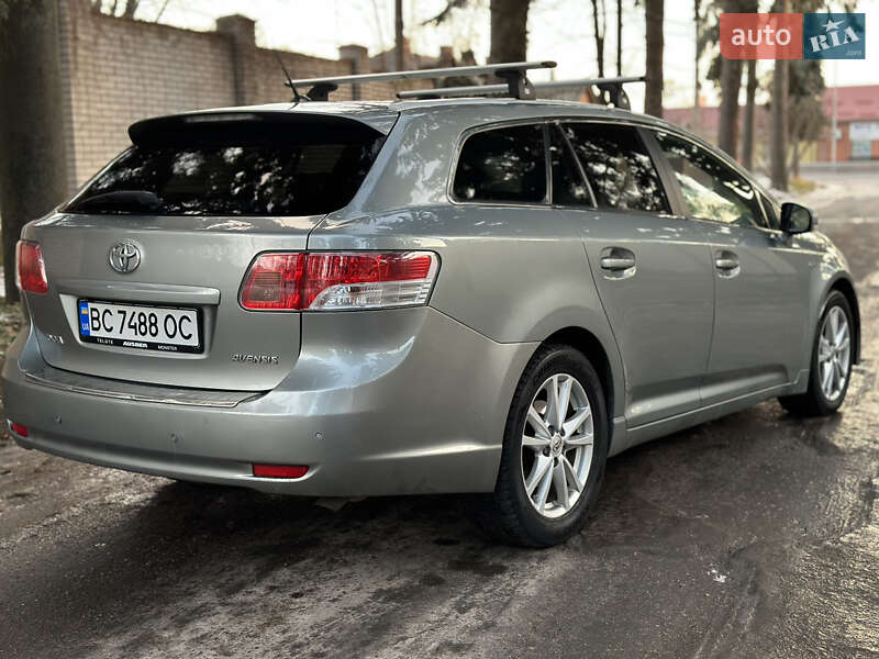 Toyota Avensis 2011