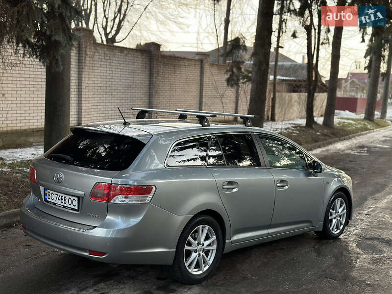 Toyota Avensis 2011