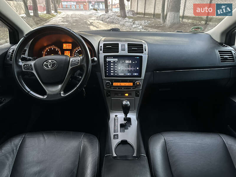 Toyota Avensis 2011