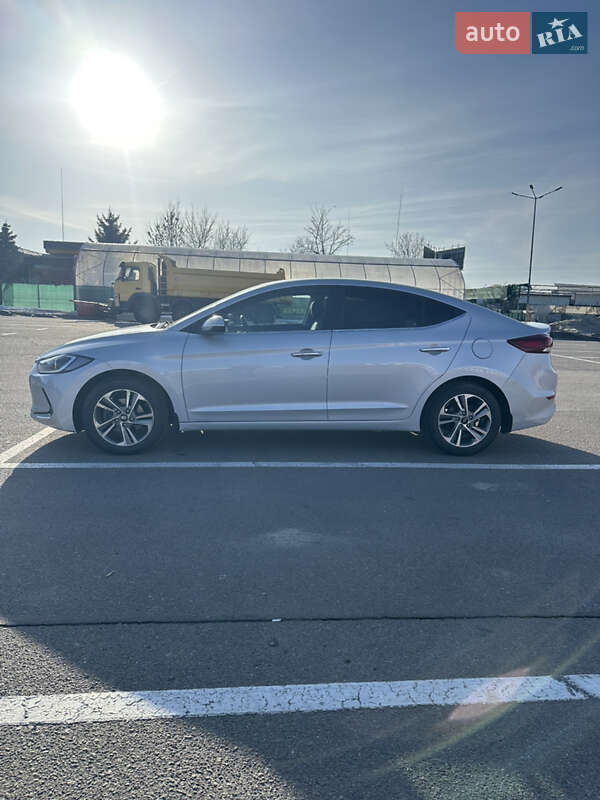 Hyundai Elantra 2018