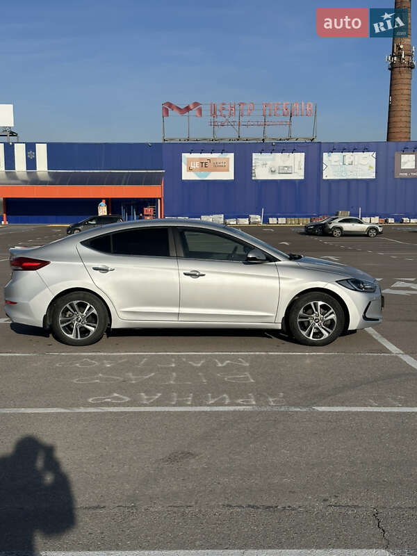 Hyundai Elantra 2018