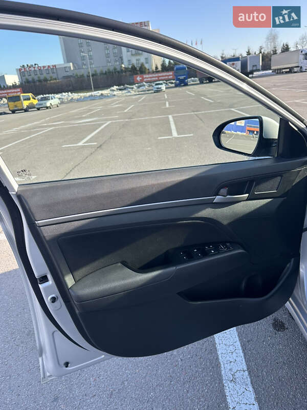 Hyundai Elantra 2018