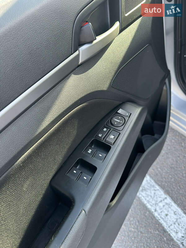 Hyundai Elantra 2018