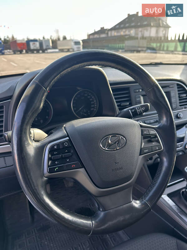 Hyundai Elantra 2018