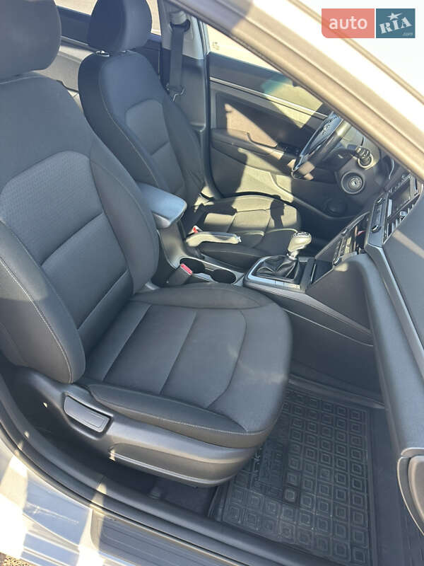 Hyundai Elantra 2018