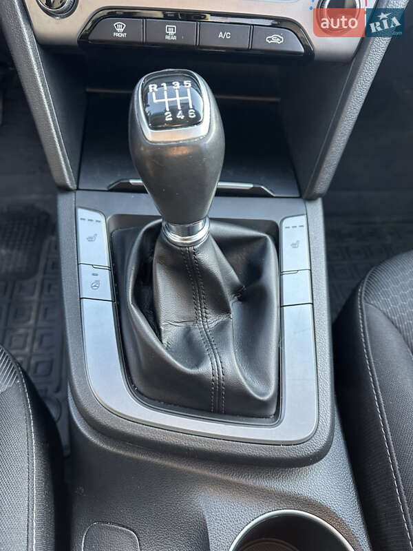 Hyundai Elantra 2018