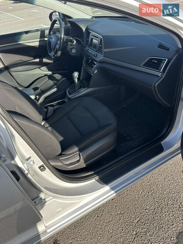 Hyundai Elantra 2018