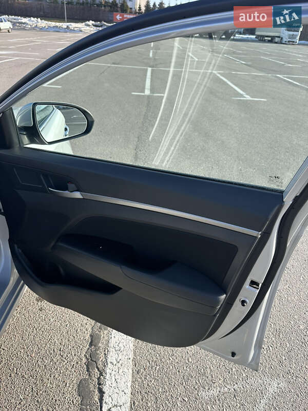 Hyundai Elantra 2018