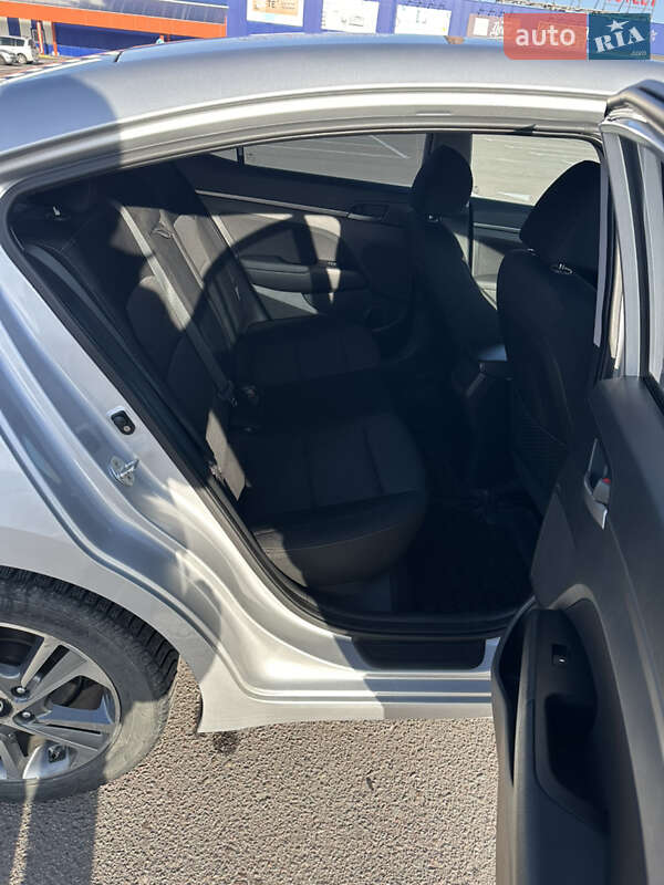 Hyundai Elantra 2018