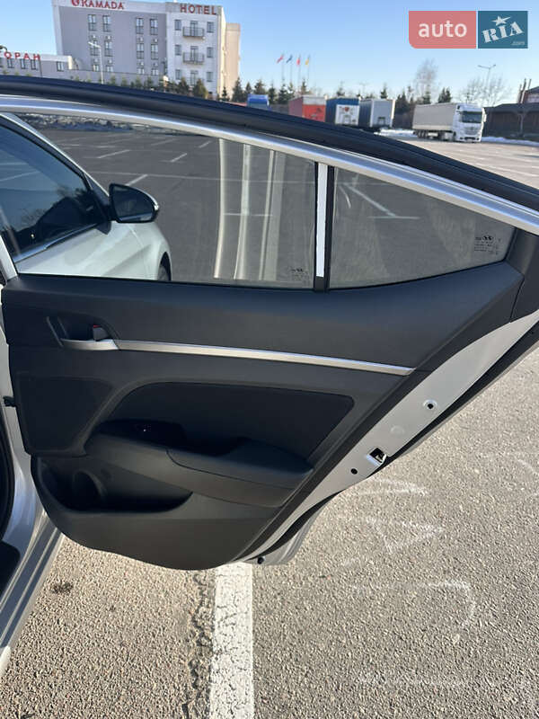 Hyundai Elantra 2018