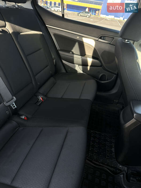 Hyundai Elantra 2018