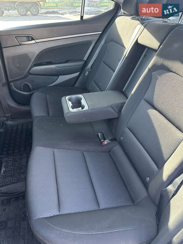 Hyundai Elantra 2018