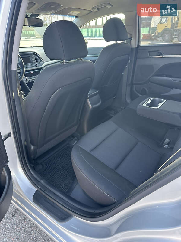 Hyundai Elantra 2018