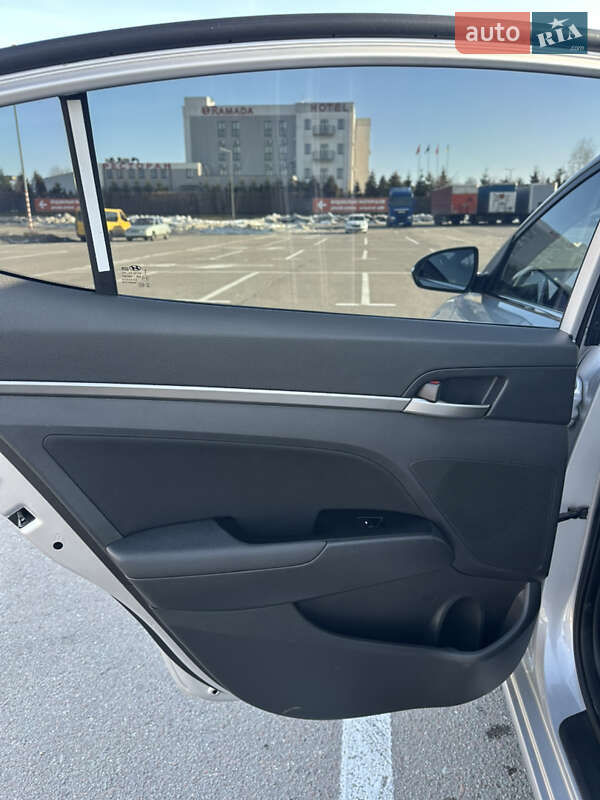 Hyundai Elantra 2018