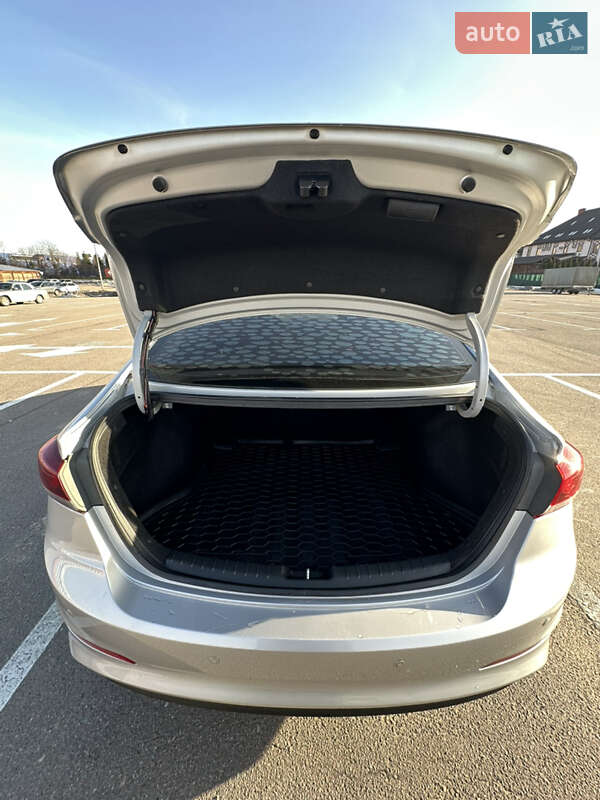 Hyundai Elantra 2018