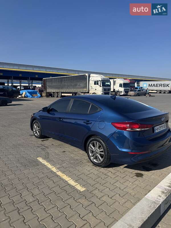 Hyundai Elantra 2017