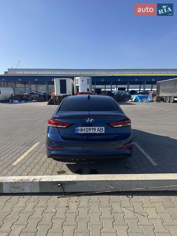 Hyundai Elantra 2017