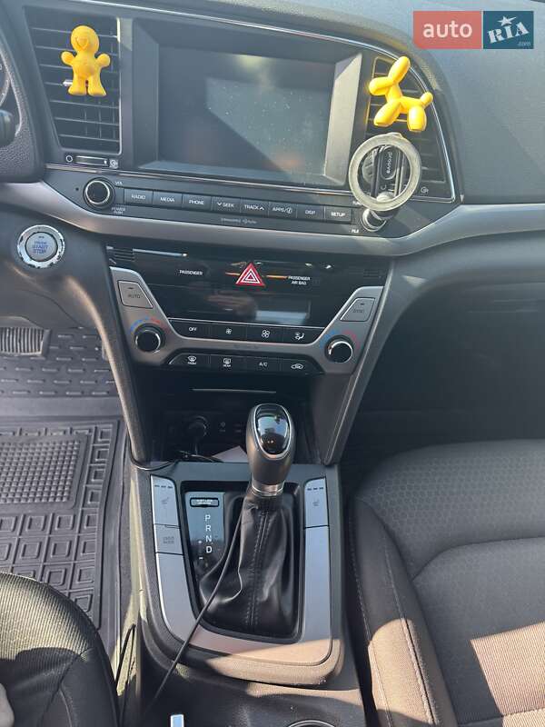 Hyundai Elantra 2017