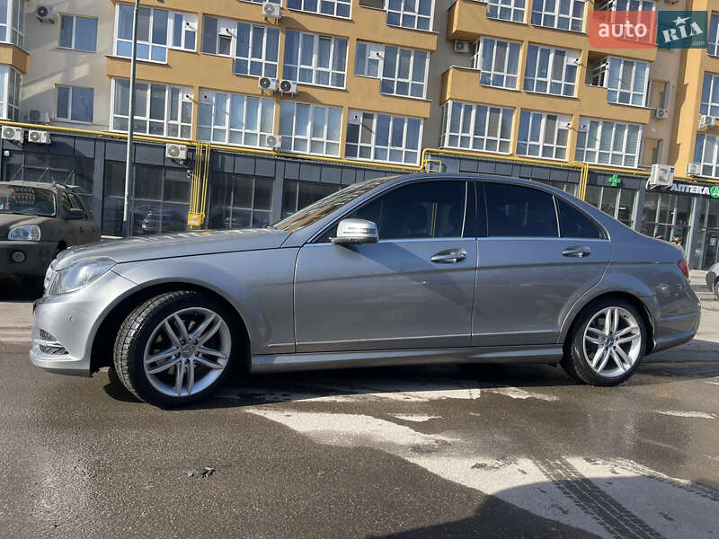 Mercedes-Benz-4