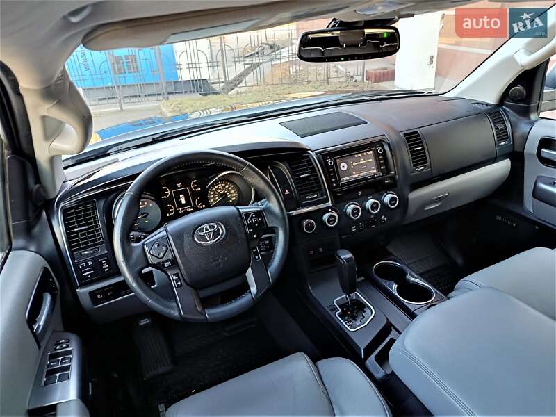 Toyota Sequoia 2018