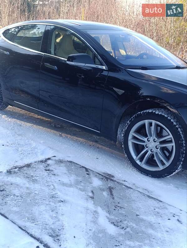 Tesla Model S 2013