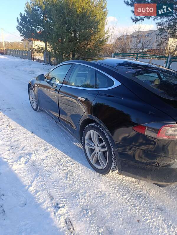 Tesla Model S 2013