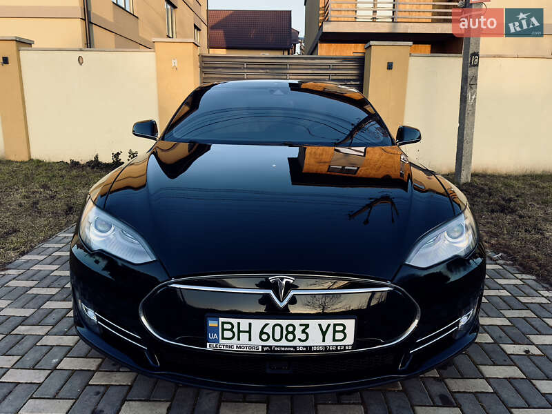 Tesla Model S 2014