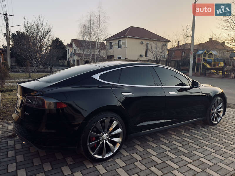 Tesla Model S 2014