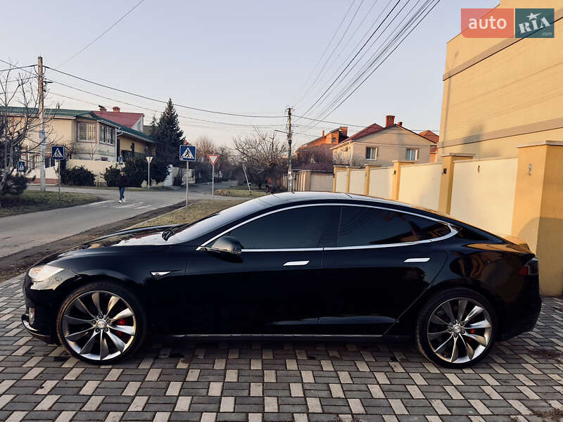 Tesla Model S 2014
