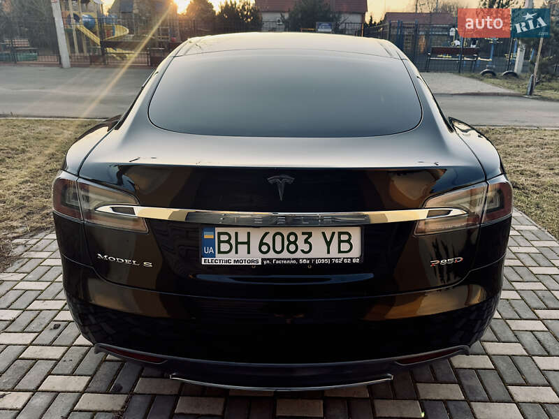 Tesla Model S 2014