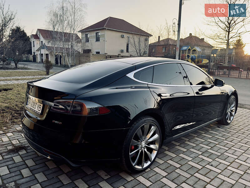 Tesla Model S 2014
