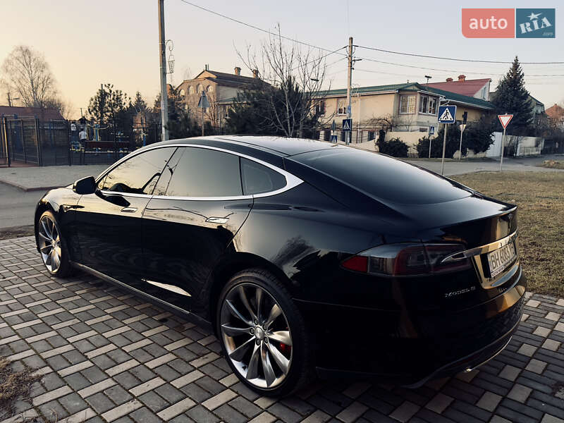 Tesla Model S 2014