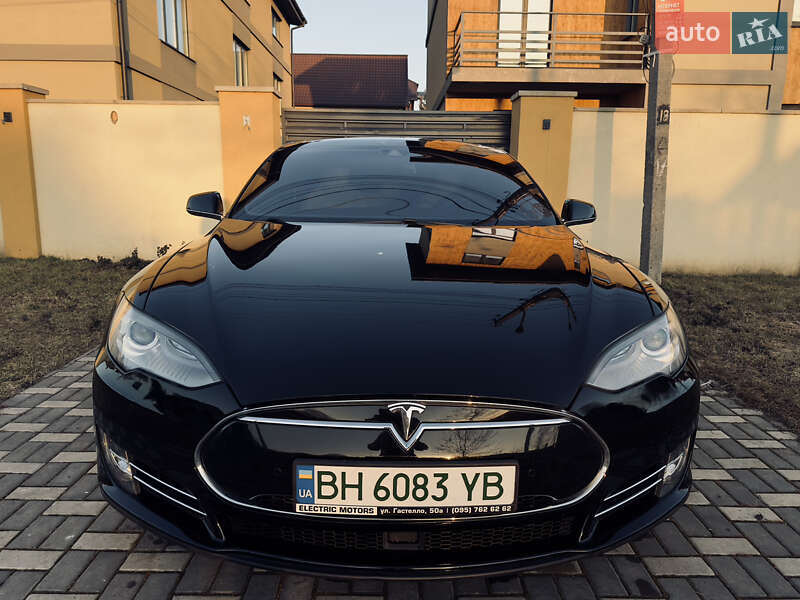 Tesla Model S 2014