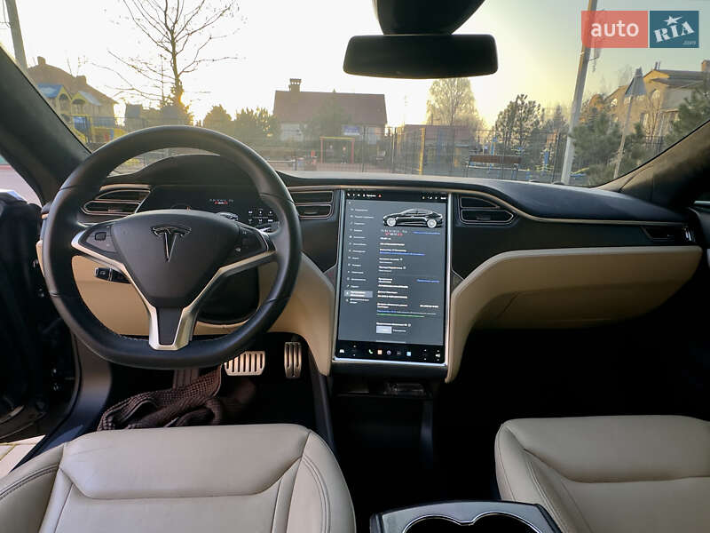Tesla Model S 2014