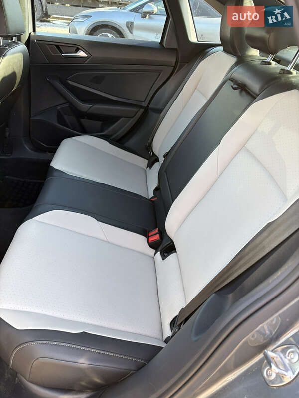 Volkswagen Jetta 2019