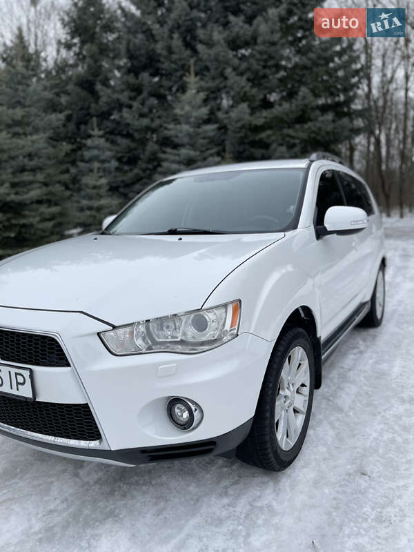 Mitsubishi Outlander 2011