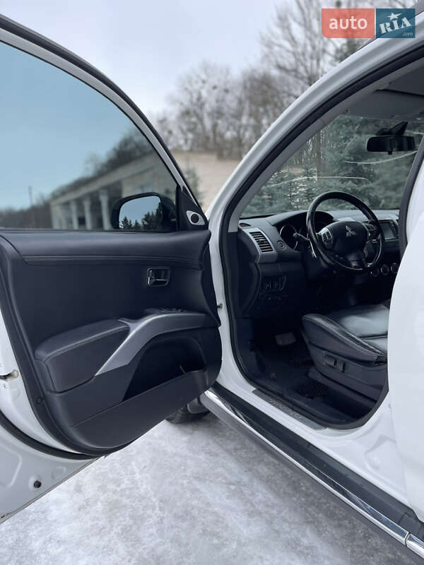 Mitsubishi Outlander 2011